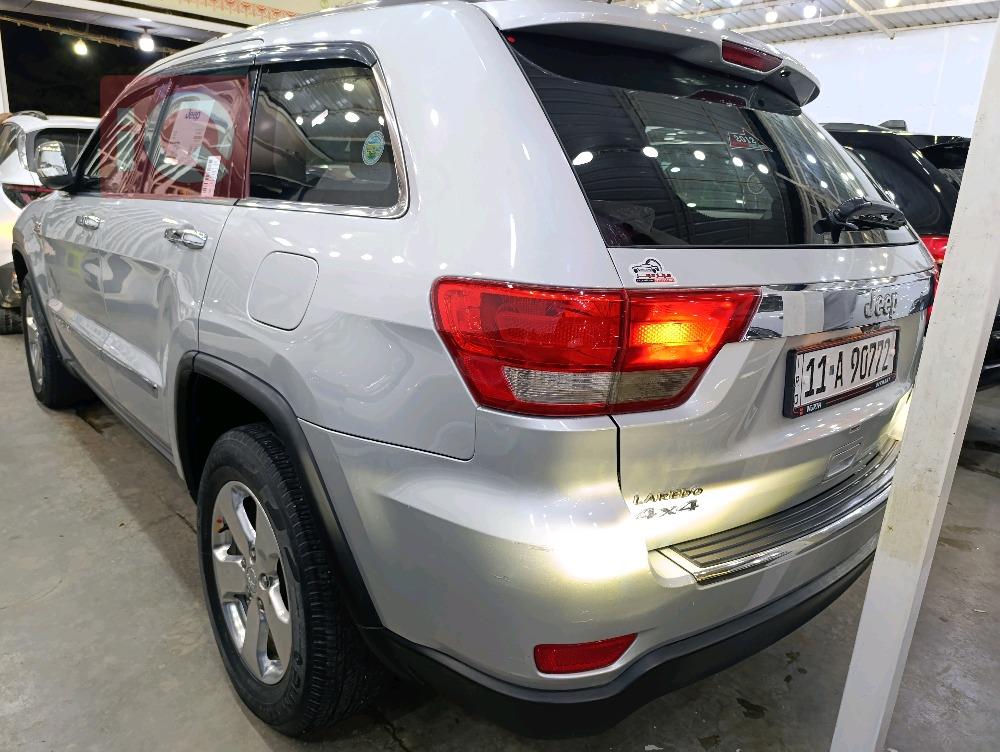 جیپ گراند شیرۆکی